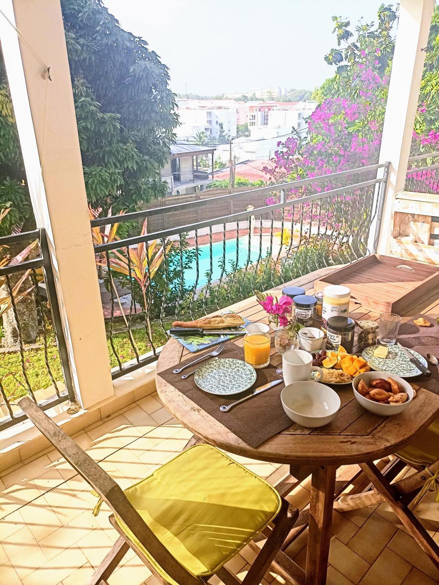 La Canopee Enchantee, Chambres D'Hotes, Piscine, Proche Aeroport, Gare Maritime Лес Абимес Екстериор снимка