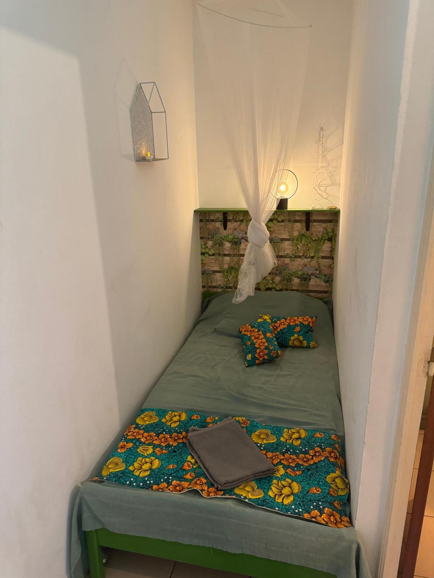 La Canopee Enchantee, Chambres D'Hotes, Piscine, Proche Aeroport, Gare Maritime Лес Абимес Екстериор снимка