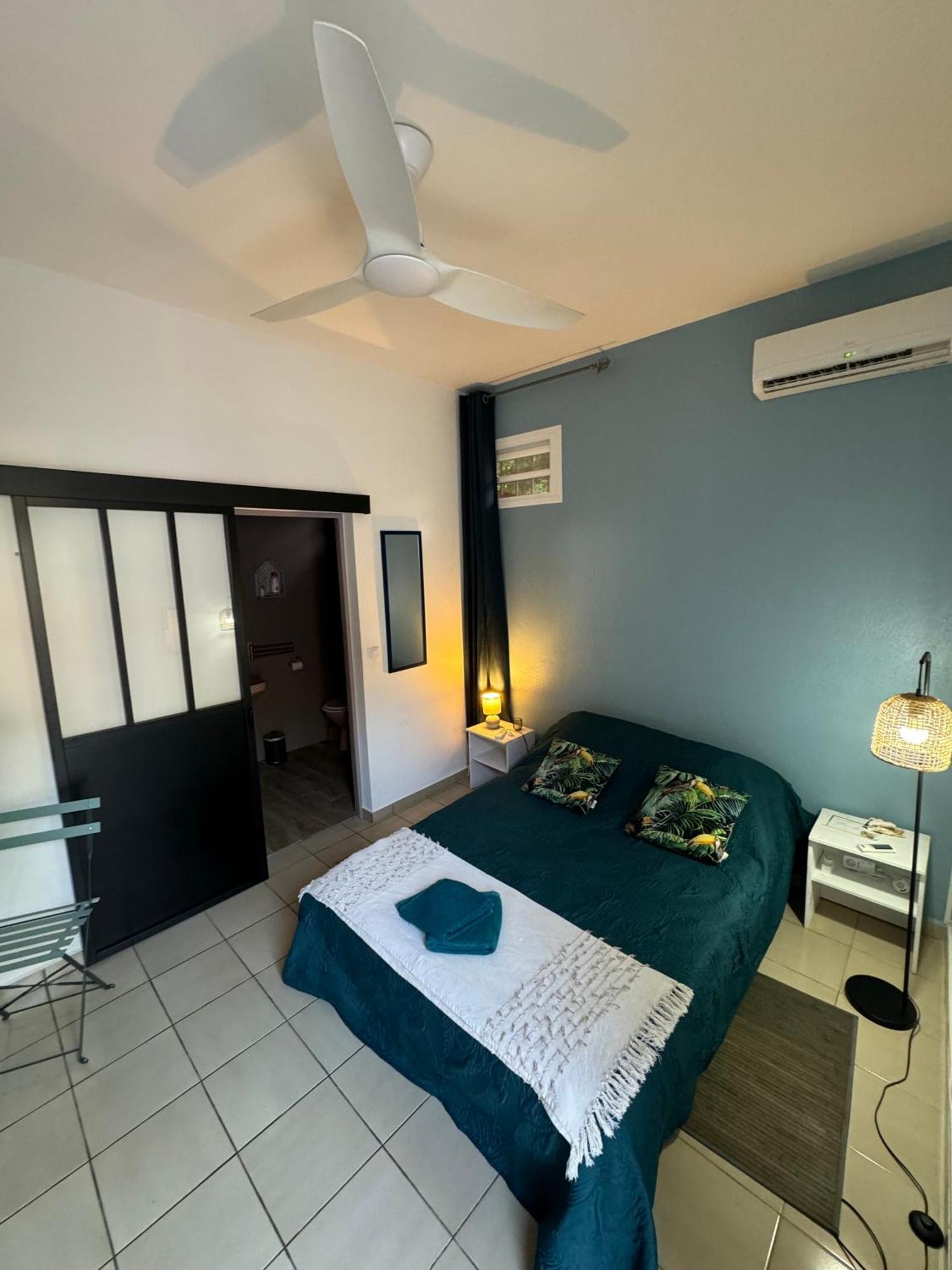 La Canopee Enchantee, Chambres D'Hotes, Piscine, Proche Aeroport, Gare Maritime Лес Абимес Екстериор снимка