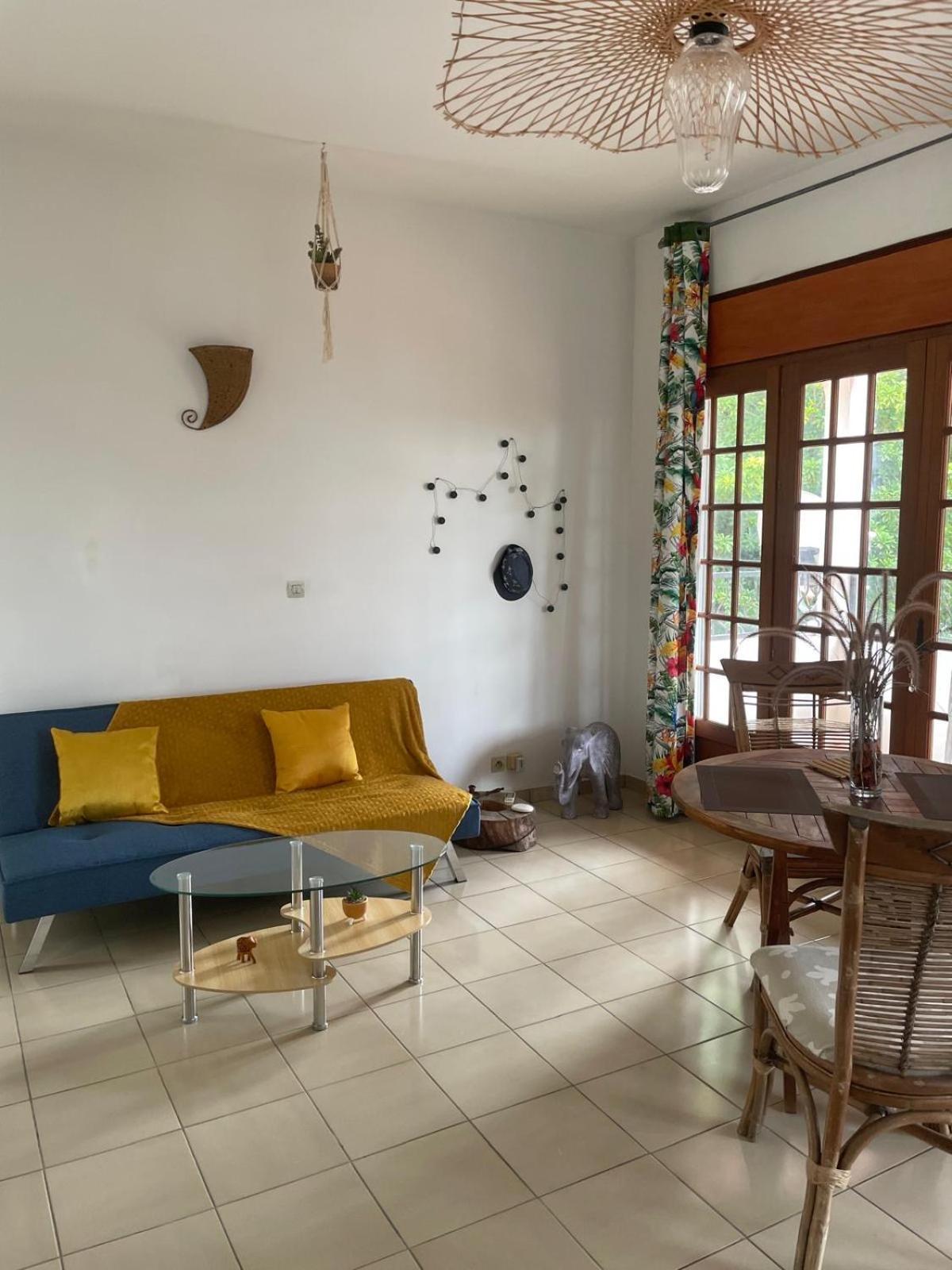 La Canopee Enchantee, Chambres D'Hotes, Piscine, Proche Aeroport, Gare Maritime Лес Абимес Екстериор снимка