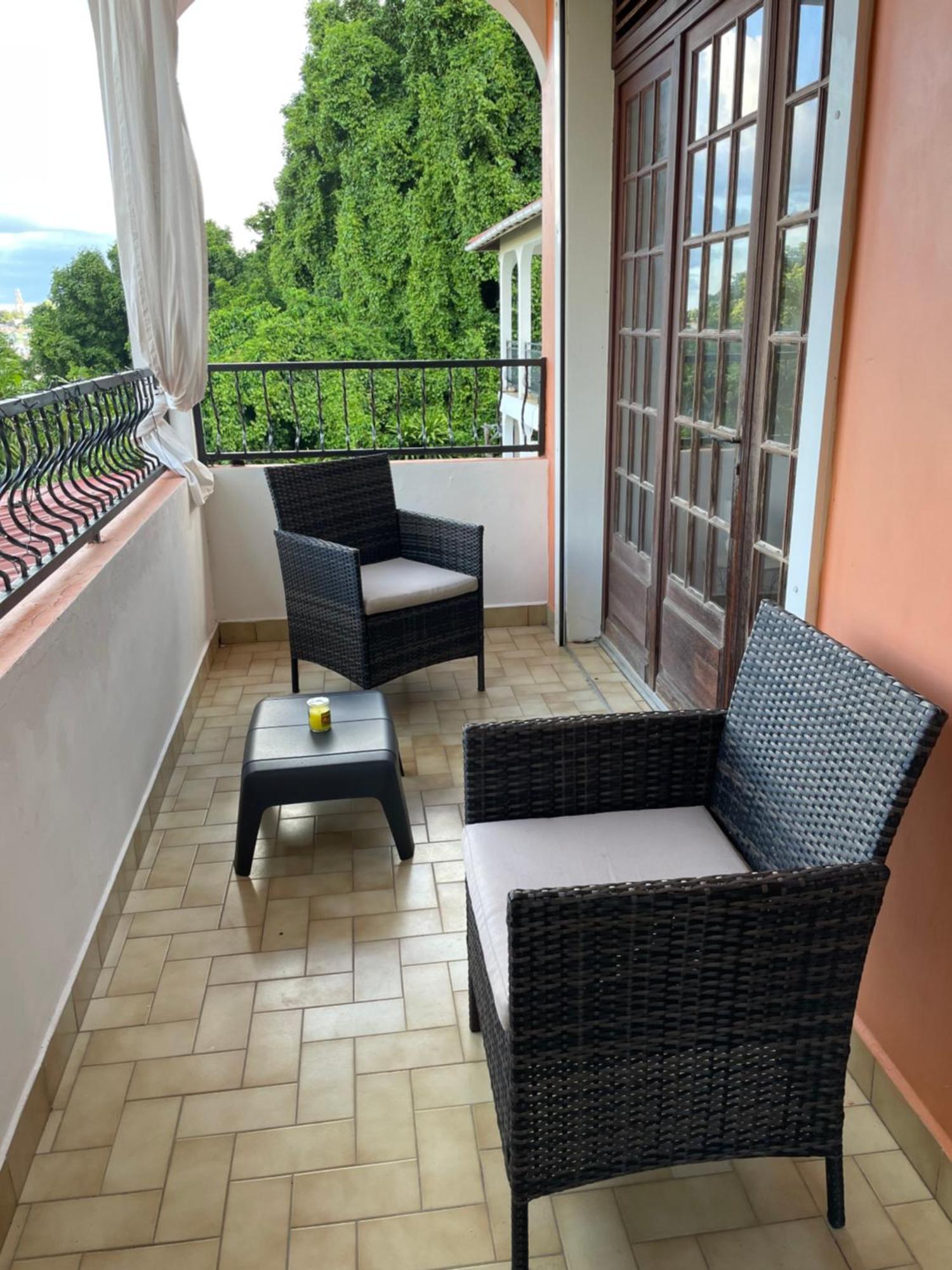 La Canopee Enchantee, Chambres D'Hotes, Piscine, Proche Aeroport, Gare Maritime Лес Абимес Екстериор снимка